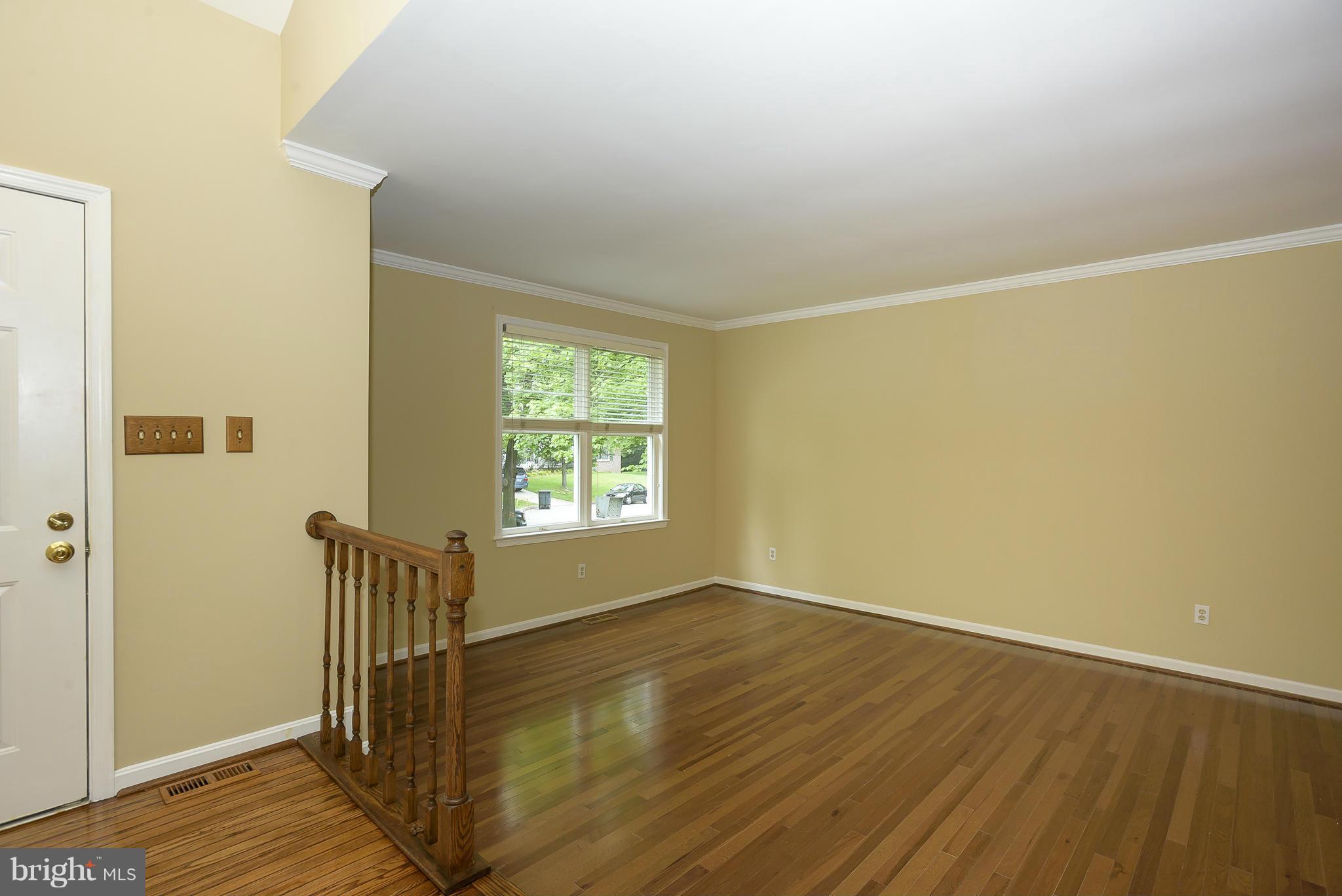 6089 Loventree Road Columbia, MD 21044 - Photo 5 of 30 Living Room