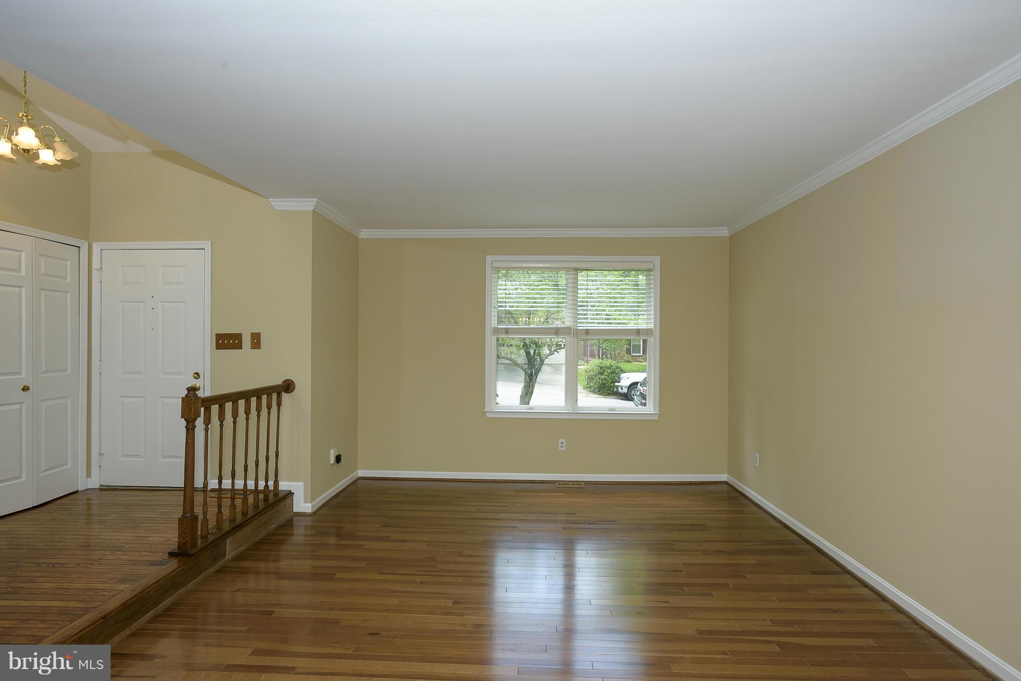 6089 Loventree Road Columbia, MD 21044 - Photo 6 of 30 Living Room