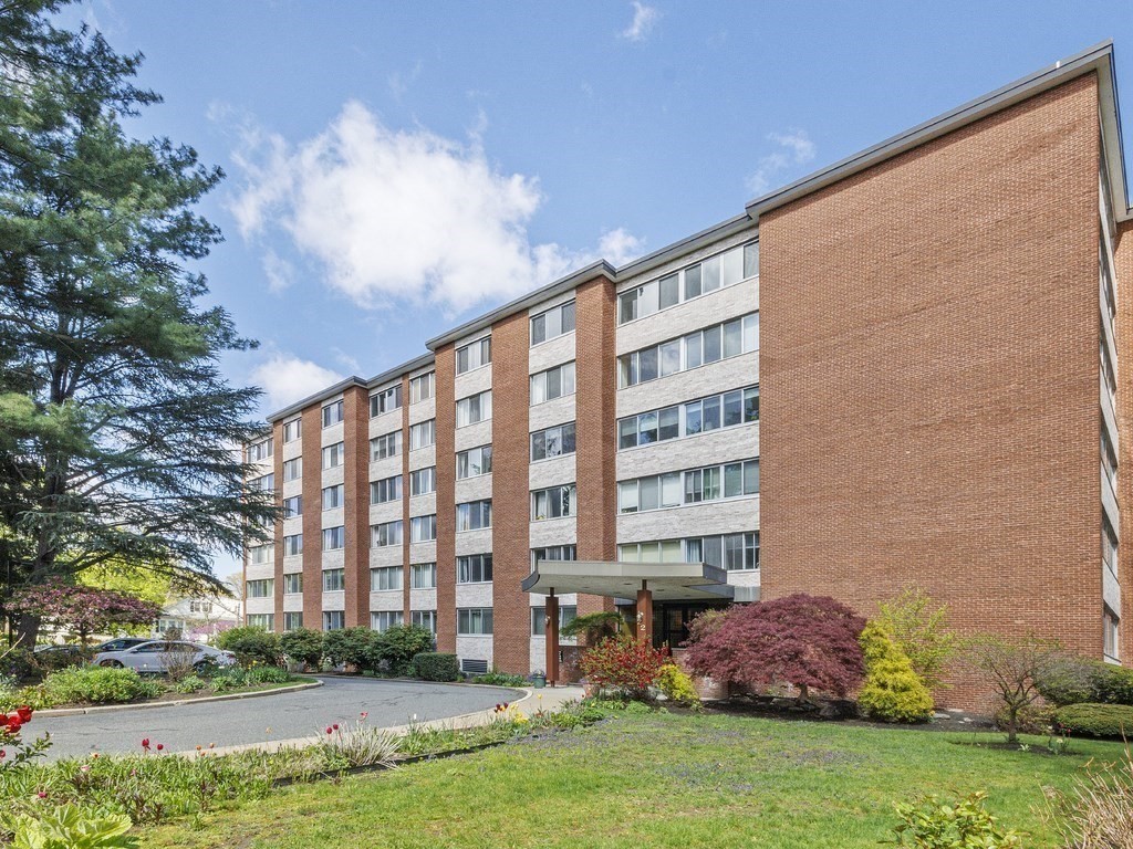 22 Chestnut Place, Unit 501 Brookline, MA 02445 - Photo 1 of 12