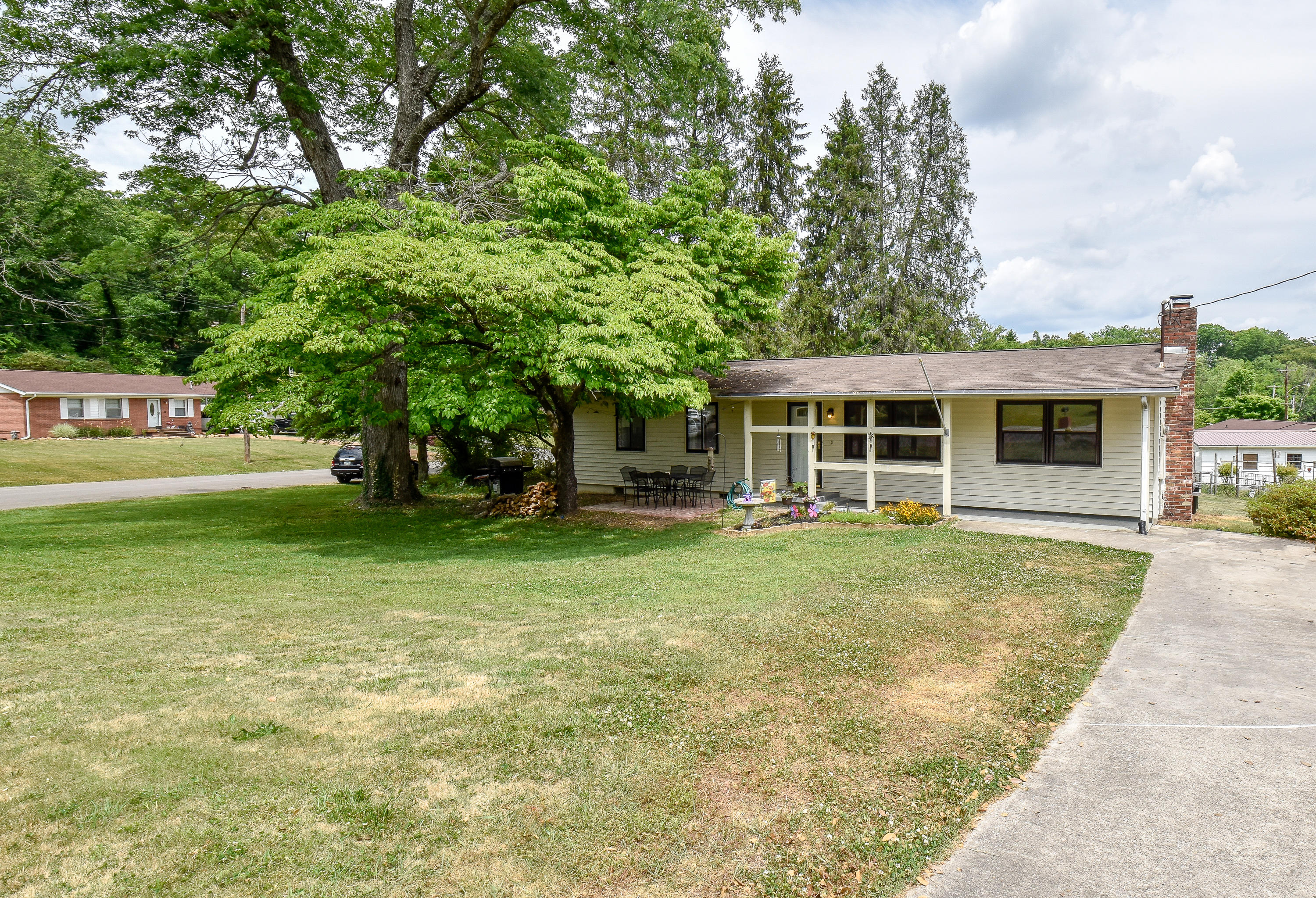 111 Regent Circle Oak Ridge, TN 37830 - Photo 22 of 24 FRONT1
