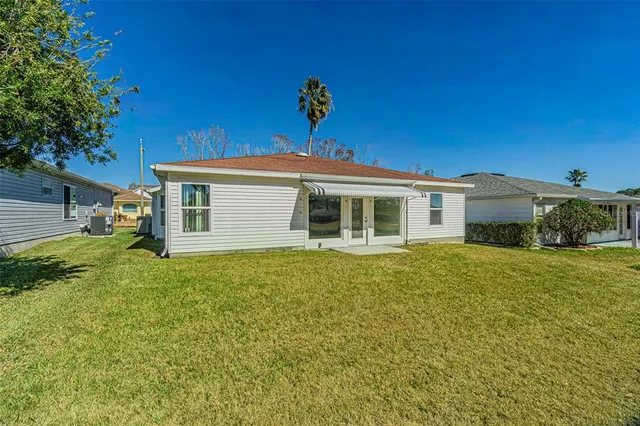 a view of a house with backyard