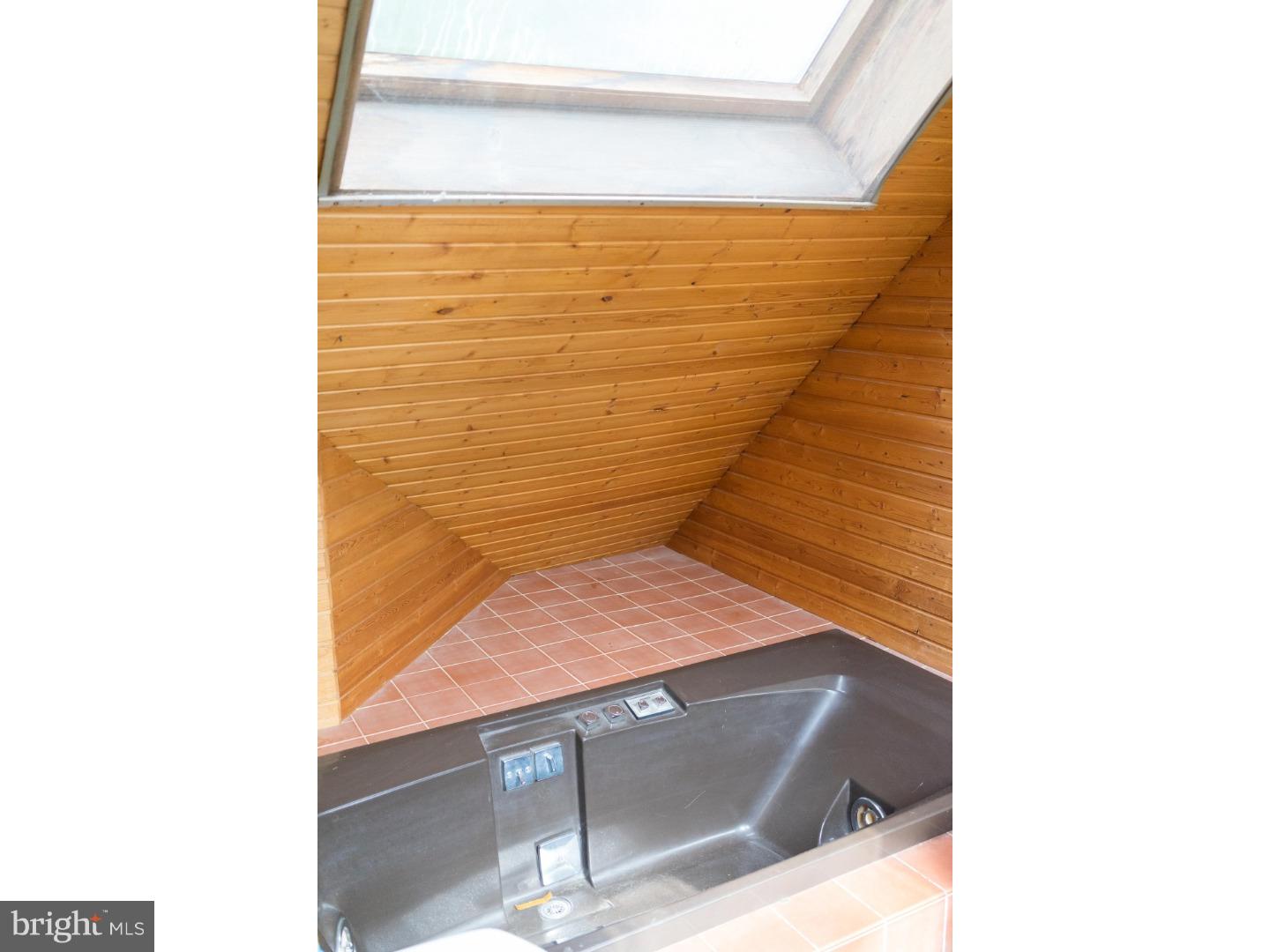 9316 Treaty Road Philadelphia, PA 19114 - Photo 16 of 21 Bathroom
