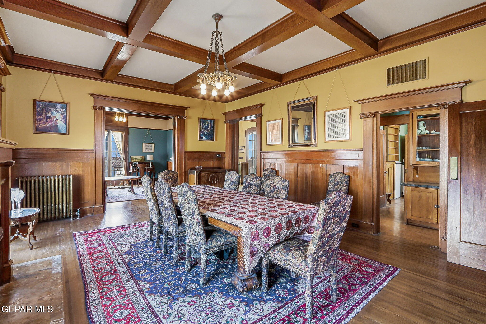525 Corto Way El Paso, TX 79902 - Photo 18 of 98 a view of a dining room with furniture