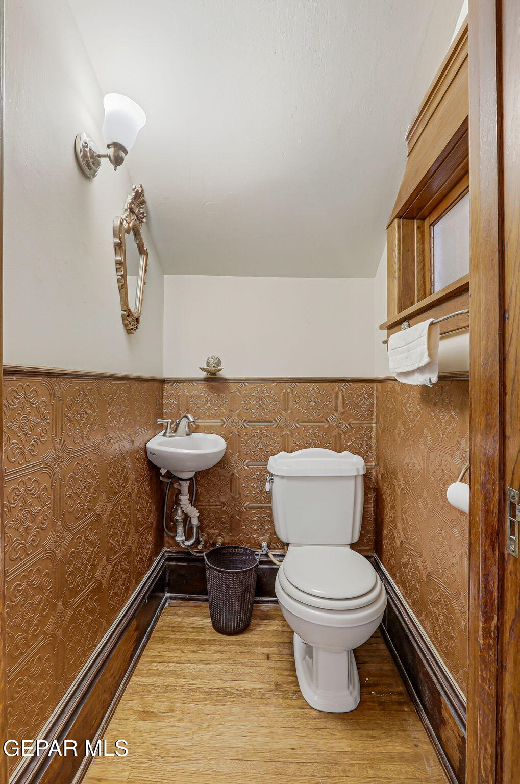 525 Corto Way El Paso, TX 79902 - Photo 20 of 98 a bathroom with a toilet a sink and mirror