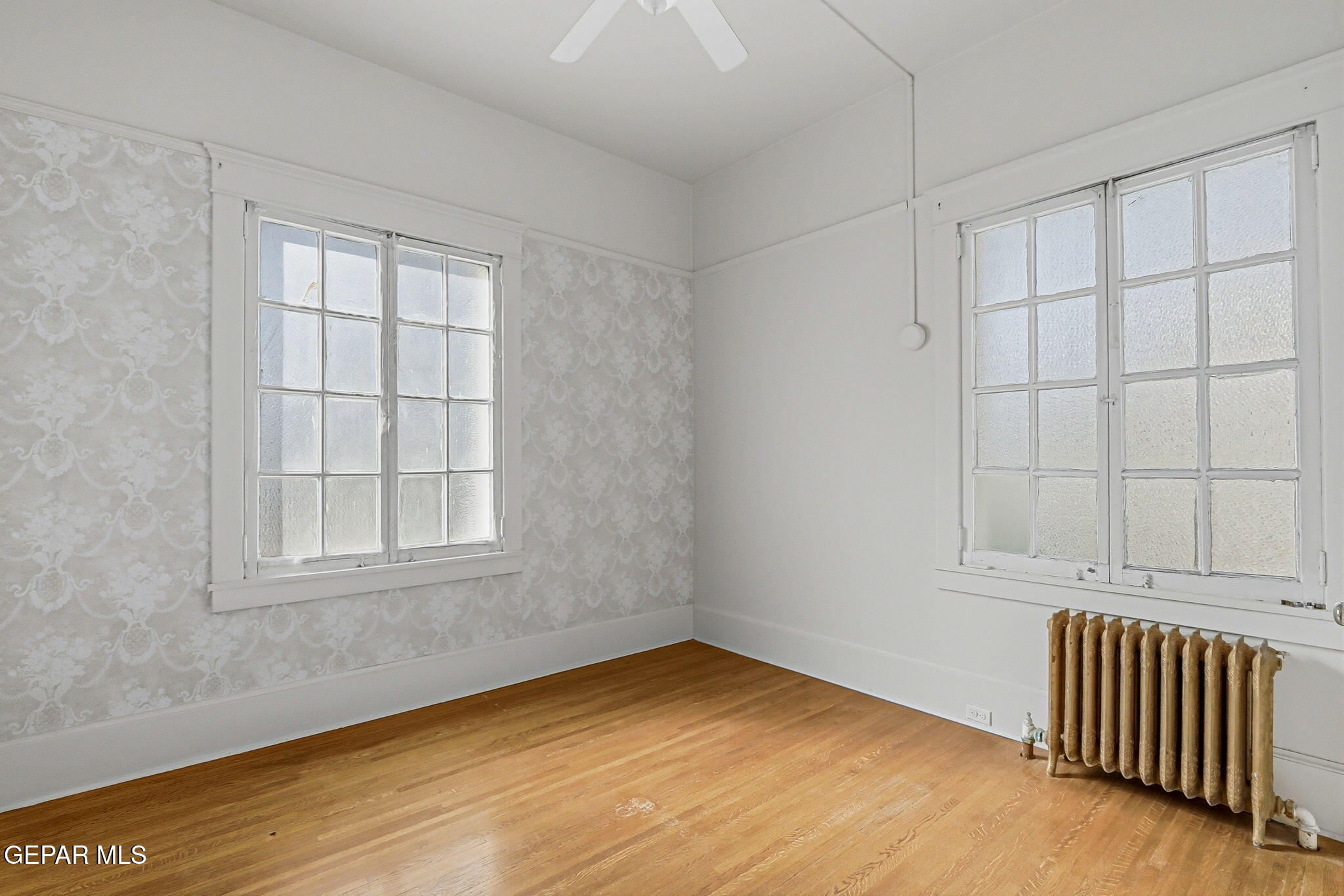 525 Corto Way El Paso, TX 79902 - Photo 31 of 98 an empty room with wooden floor and windows