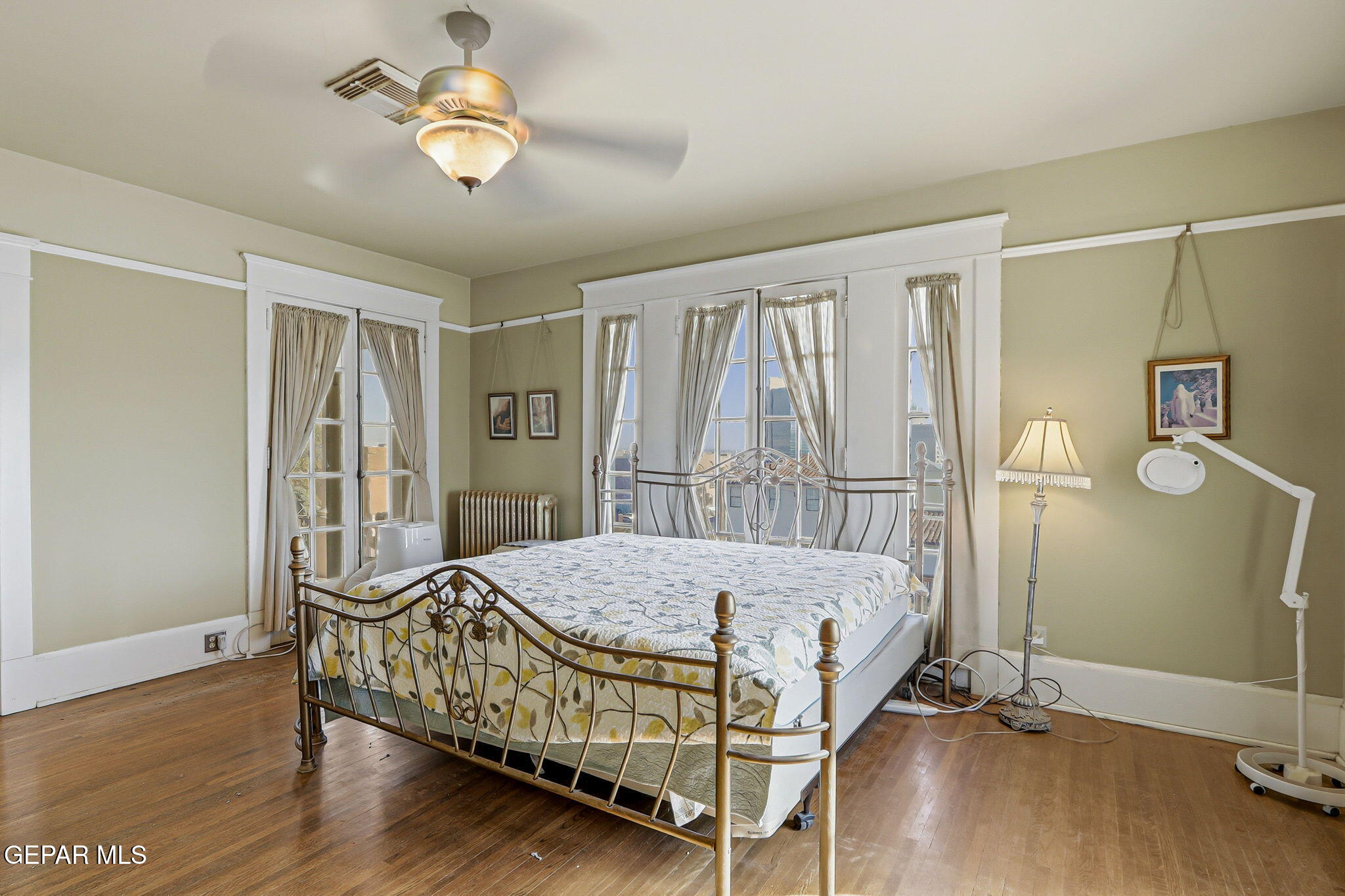 525 Corto Way El Paso, TX 79902 - Photo 48 of 98 a bed sitting in a spacious bedroom next to a window