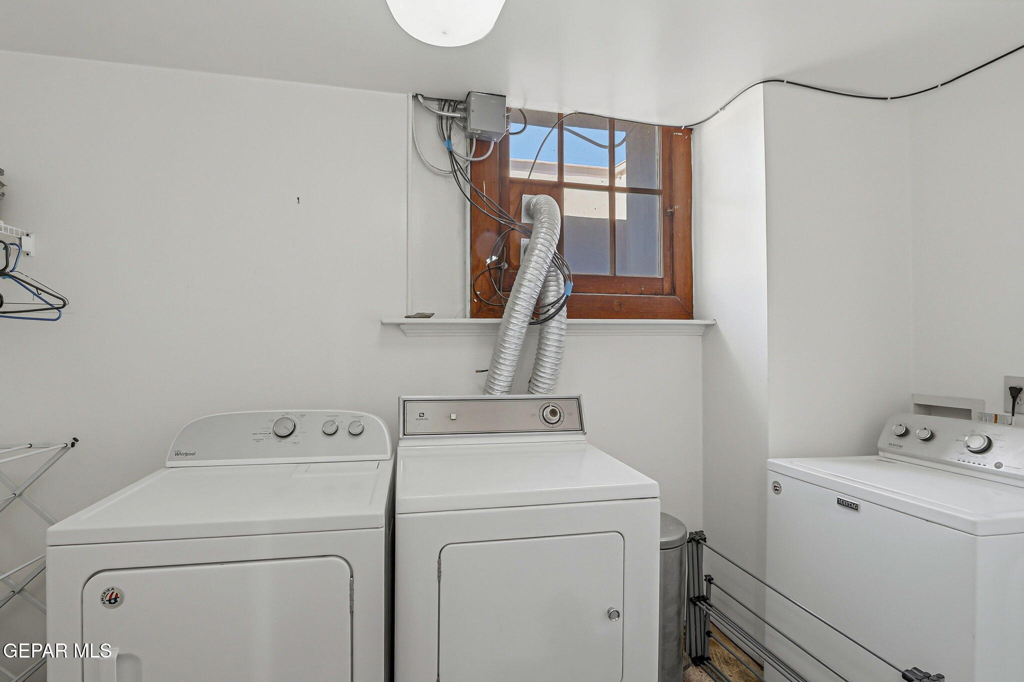 525 Corto Way El Paso, TX 79902 - Photo 75 of 98 a utility room with dryer and washer