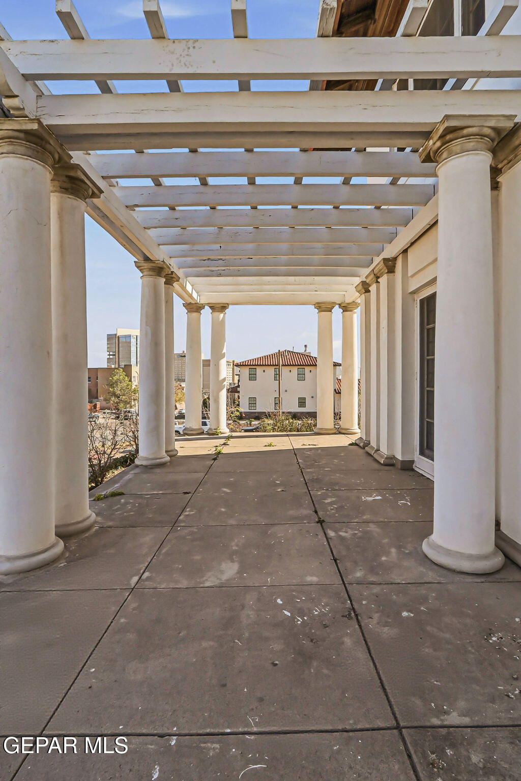 525 Corto Way El Paso, TX 79902 - Photo 98 of 98 a view of a garage