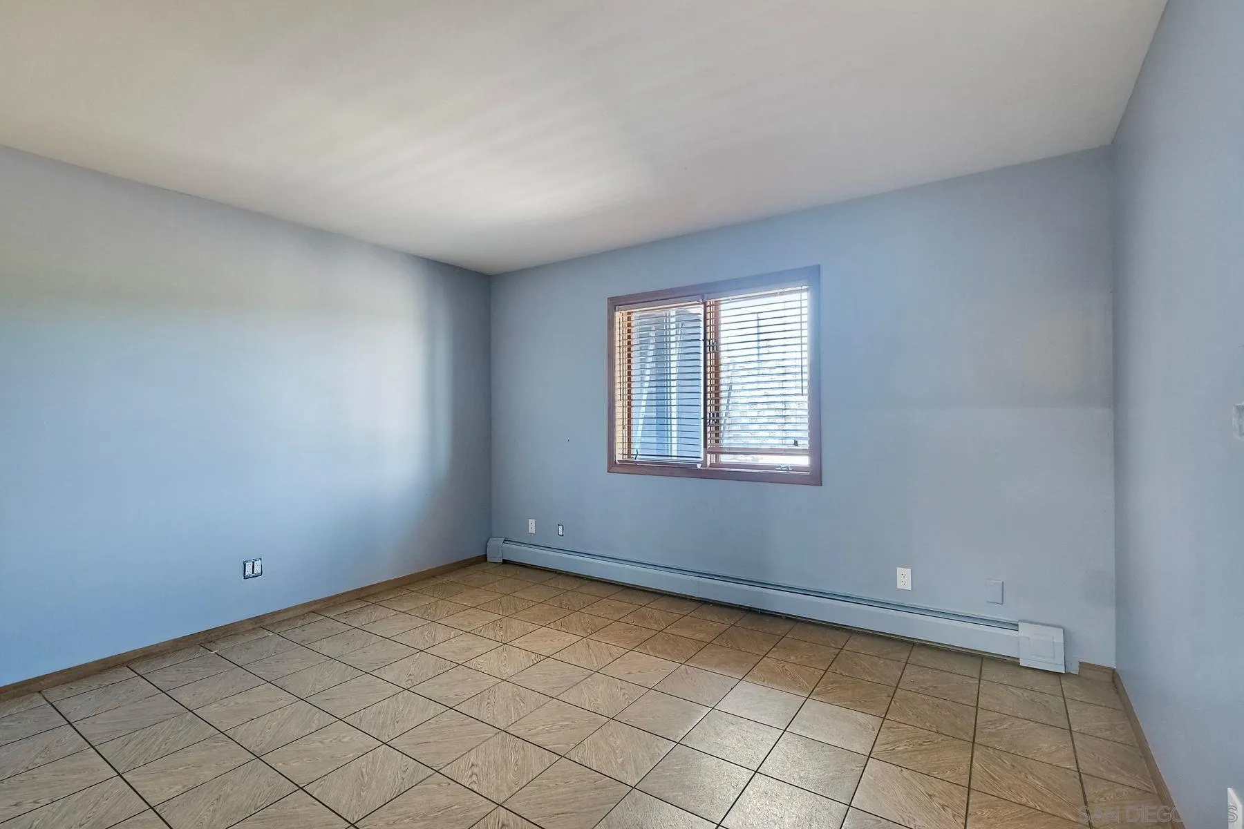 2511 Vía Rancheros Fallbrook, CA 92028 - Photo 37 of 59 an empty room with windows