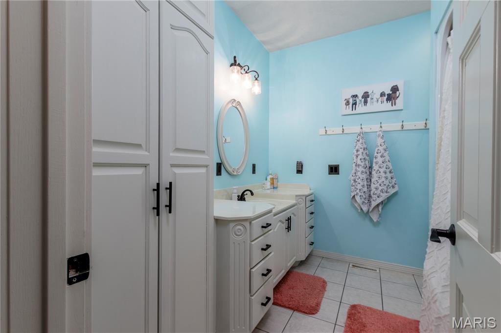 13122 Fawn Creek Road Highland, IL 62249 - Photo 17 of 43 Gallery Image 17