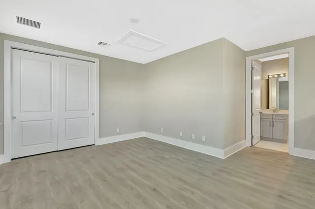 a view of a house with backyard and garden