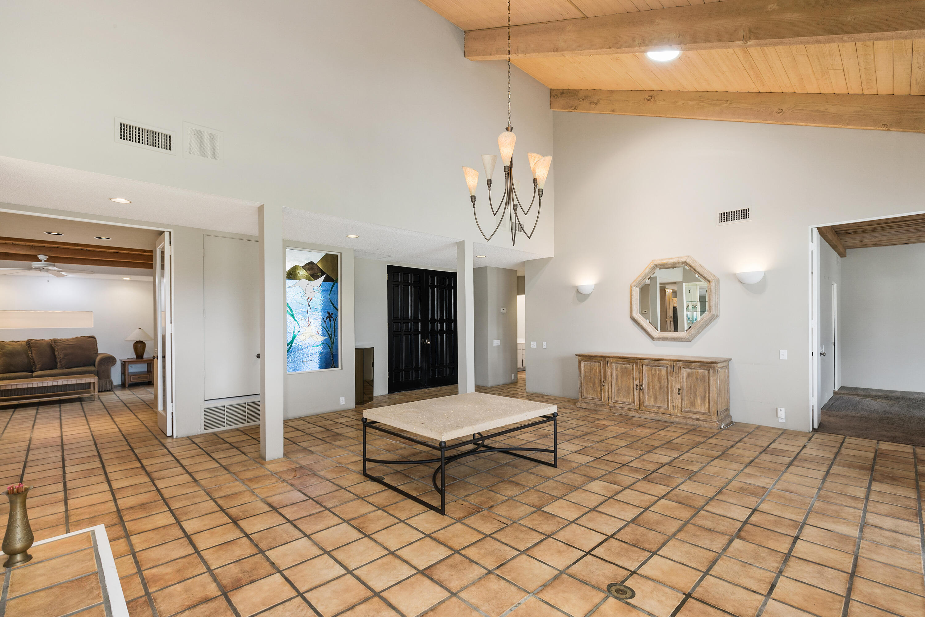 722 Inverness Drive Rancho Mirage, CA 92270 - Photo 13 of 59 a living room with furniture