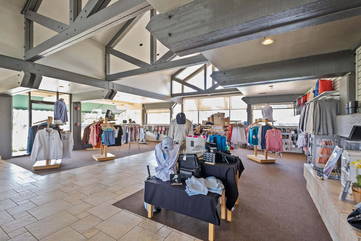 722 Inverness Drive Rancho Mirage, CA 92270 - Photo 50 of 59 a view of a room with gym equipment