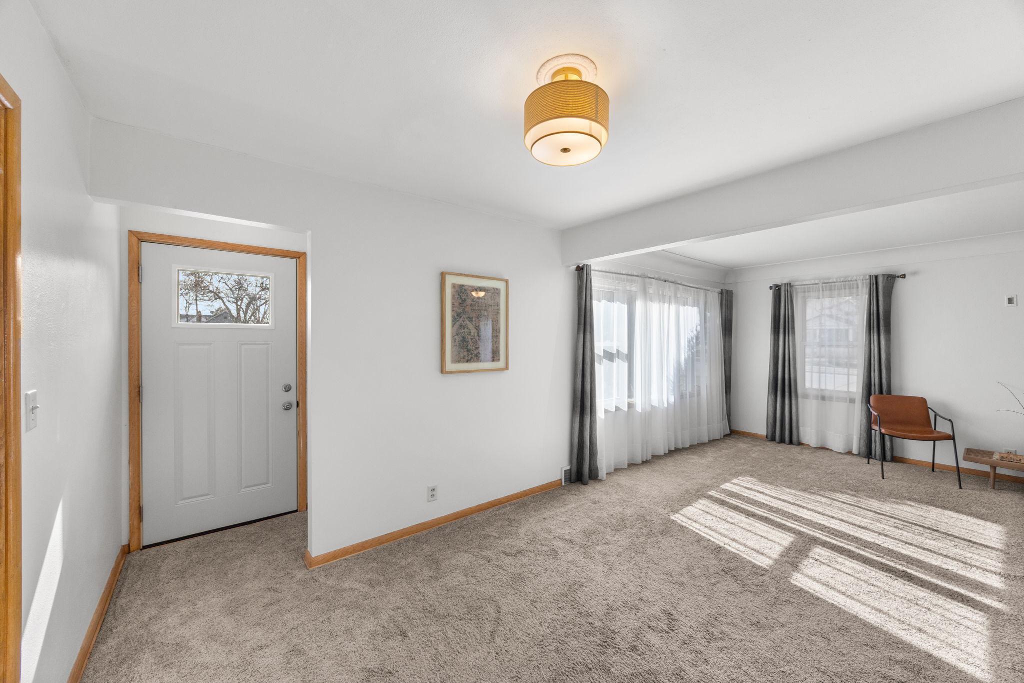 5900 Maple Street Rockford, MN 55373 - Photo 7 of 24