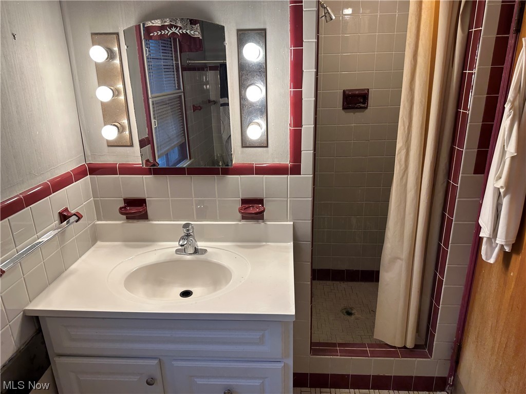 4337 Baintree Road University Heights, OH 44118 - Photo 12 of 30