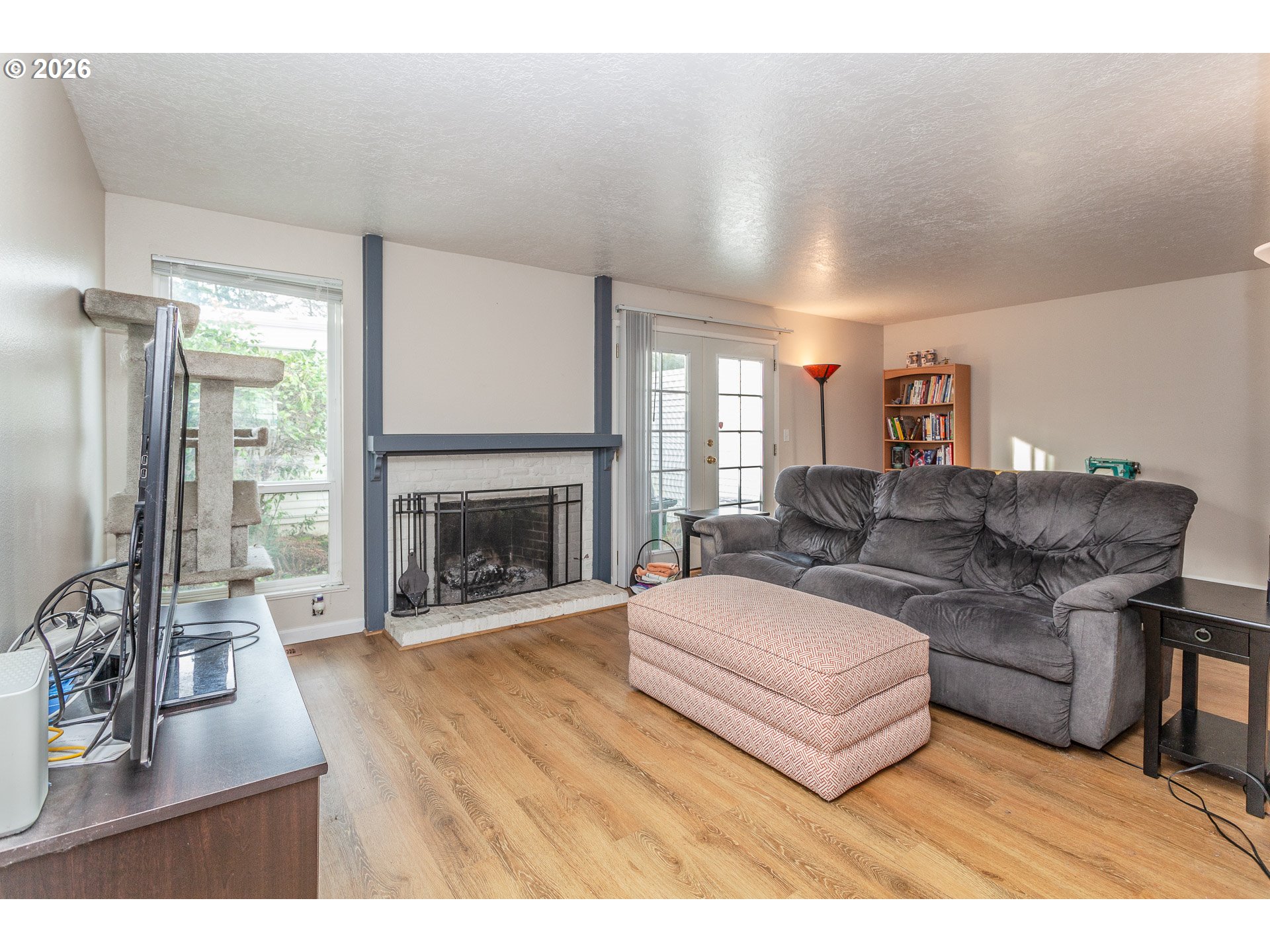 6151 Southwest Erickson Avenue Beaverton, OR 97008 - Photo 10 of 29 Living Room