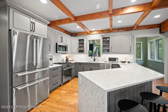 $2,890,000 | 106 Waygood Way, Pocono Pines, PA 18350