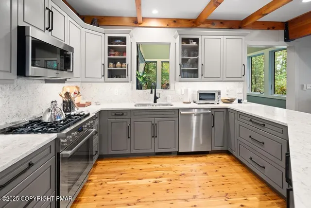 $2,890,000 | 106 Waygood Way, Pocono Pines, PA 18350