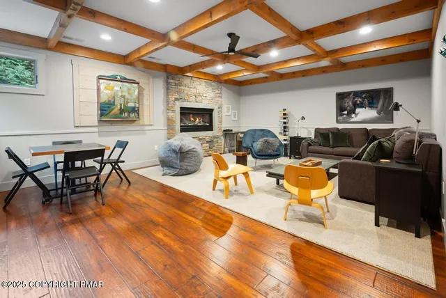 $2,890,000 | 106 Waygood Way, Pocono Pines, PA 18350