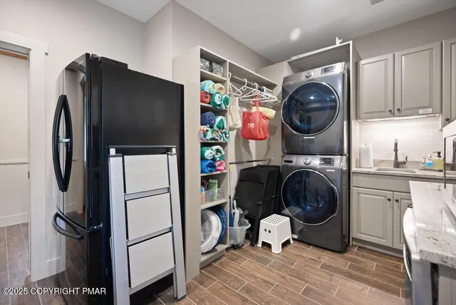 $2,890,000 | 106 Waygood Way, Pocono Pines, PA 18350