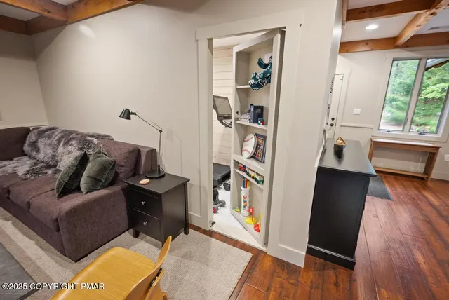 $2,890,000 | 106 Waygood Way, Pocono Pines, PA 18350