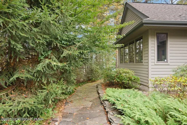 $2,890,000 | 106 Waygood Way, Pocono Pines, PA 18350