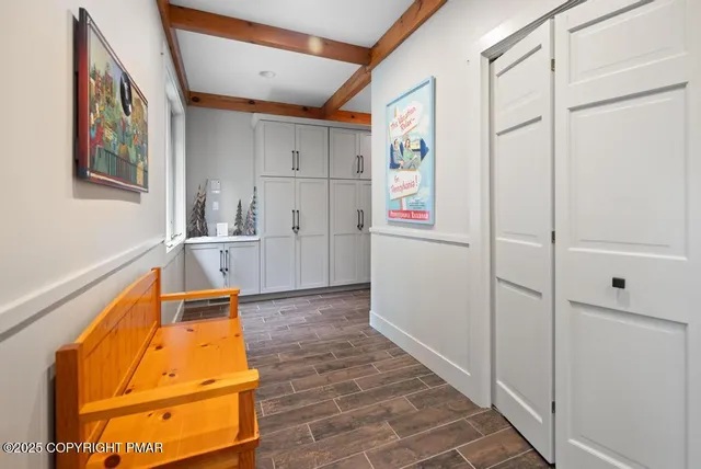 $2,890,000 | 106 Waygood Way, Pocono Pines, PA 18350