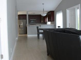 9772 Erica Court, Unit 9772 Boca Raton, FL 33496 - Photo 7 of 12 LR to Kitchen