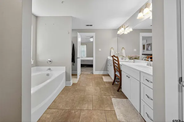 $373,500 | 10926 Westhaven Circle, Flint, TX 75762