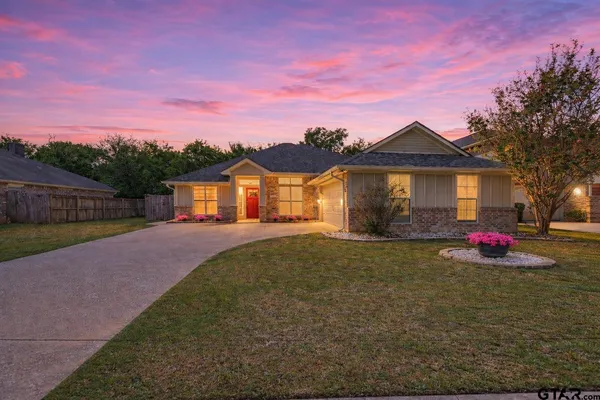 $373,500 | 10926 Westhaven Circle, Flint, TX 75762