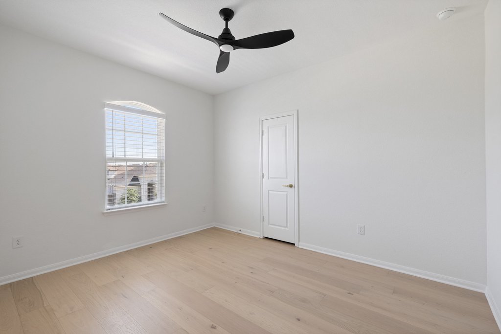 559 Sugar Cane Buda, TX 78610 - Photo 24 of 33 Bedroom 3