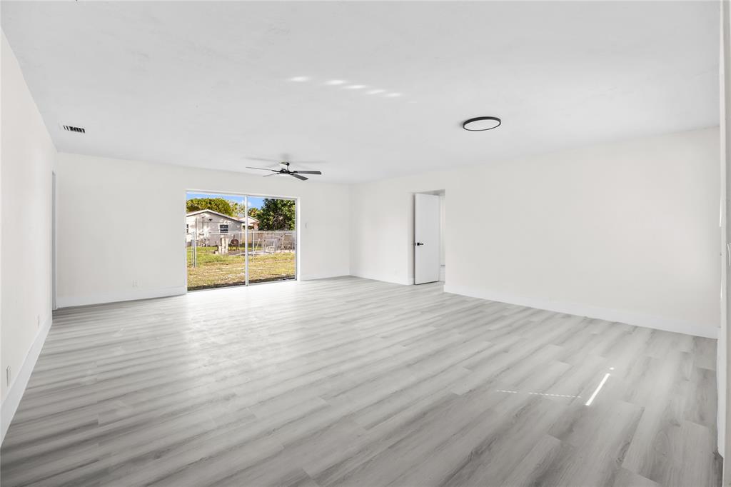 1380 West 31st Street Riviera Beach, FL 33404 - Photo 4 of 22