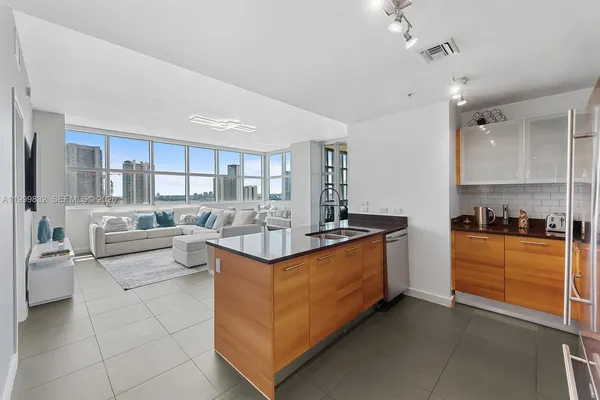 $5,600 | 3301 Northeast 1st Avenue, Unit H2902, Miami, FL 33137