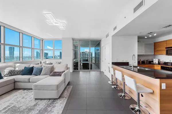 $5,600 | 3301 Northeast 1st Avenue, Unit H2902, Miami, FL 33137