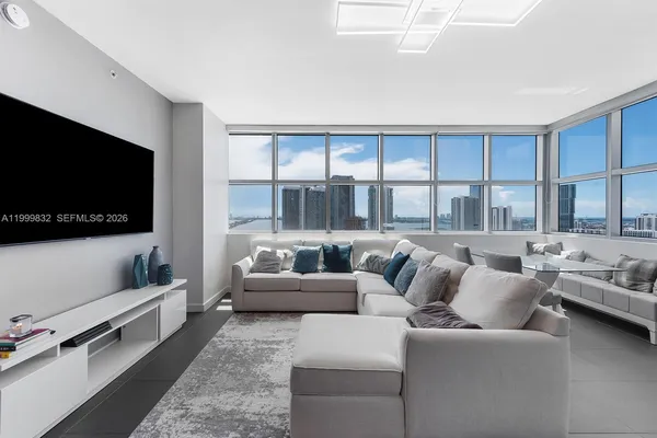 $5,600 | 3301 Northeast 1st Avenue, Unit H2902, Miami, FL 33137