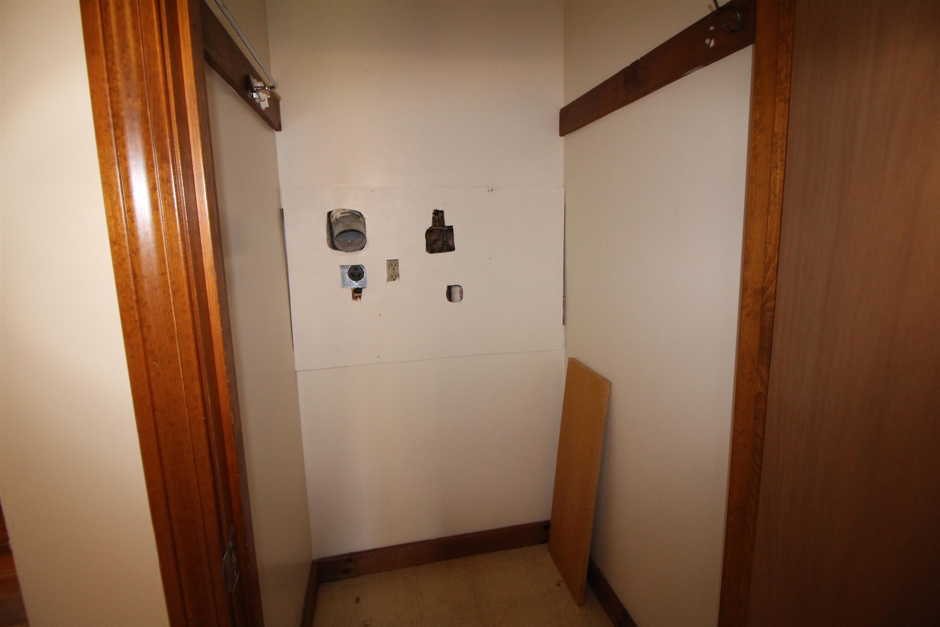 76 Franklin Street Derry, NH 03038 - Photo 4 of 10