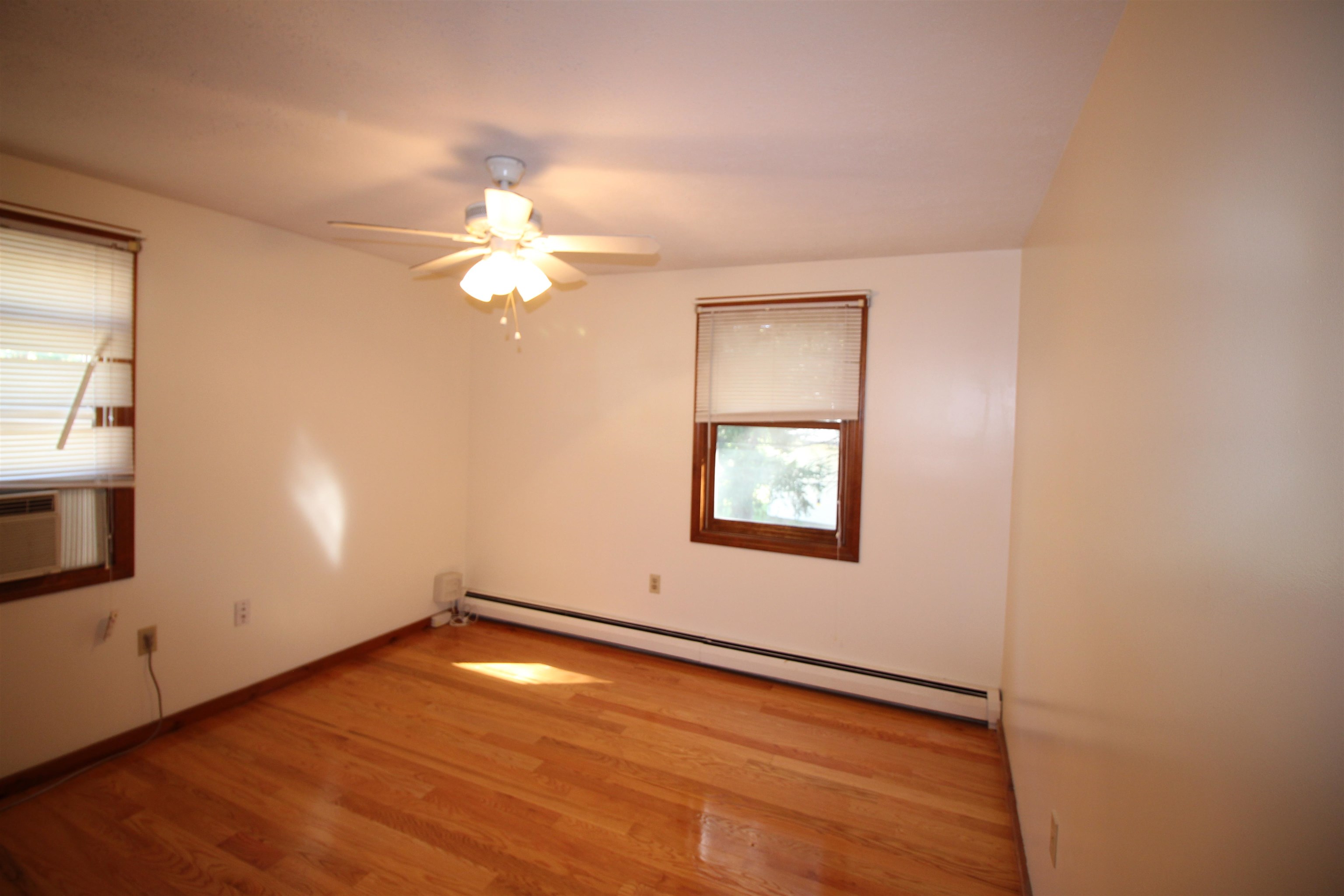 76 Franklin Street Derry, NH 03038 - Photo 8 of 10