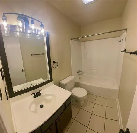 $1,350 | 717 Heavens Drive, Unit 3, Mandeville, LA 70471