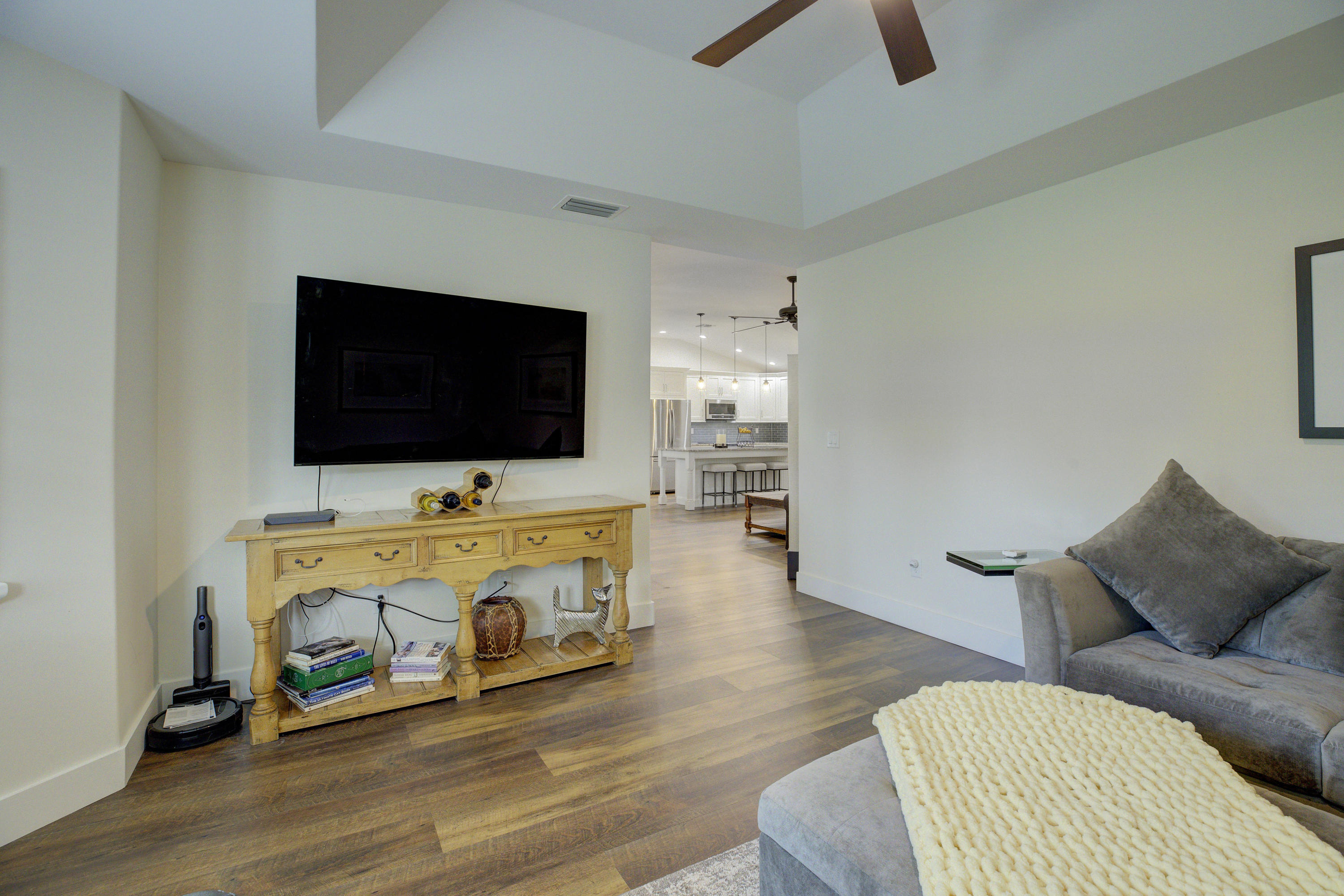 526 Southwest Rustic Circle Stuart, FL 34997 - Photo 16 of 34 Living Room