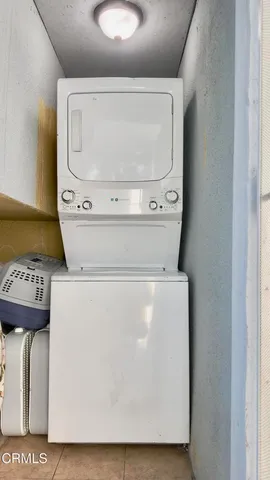 a close up view of washer and dryer