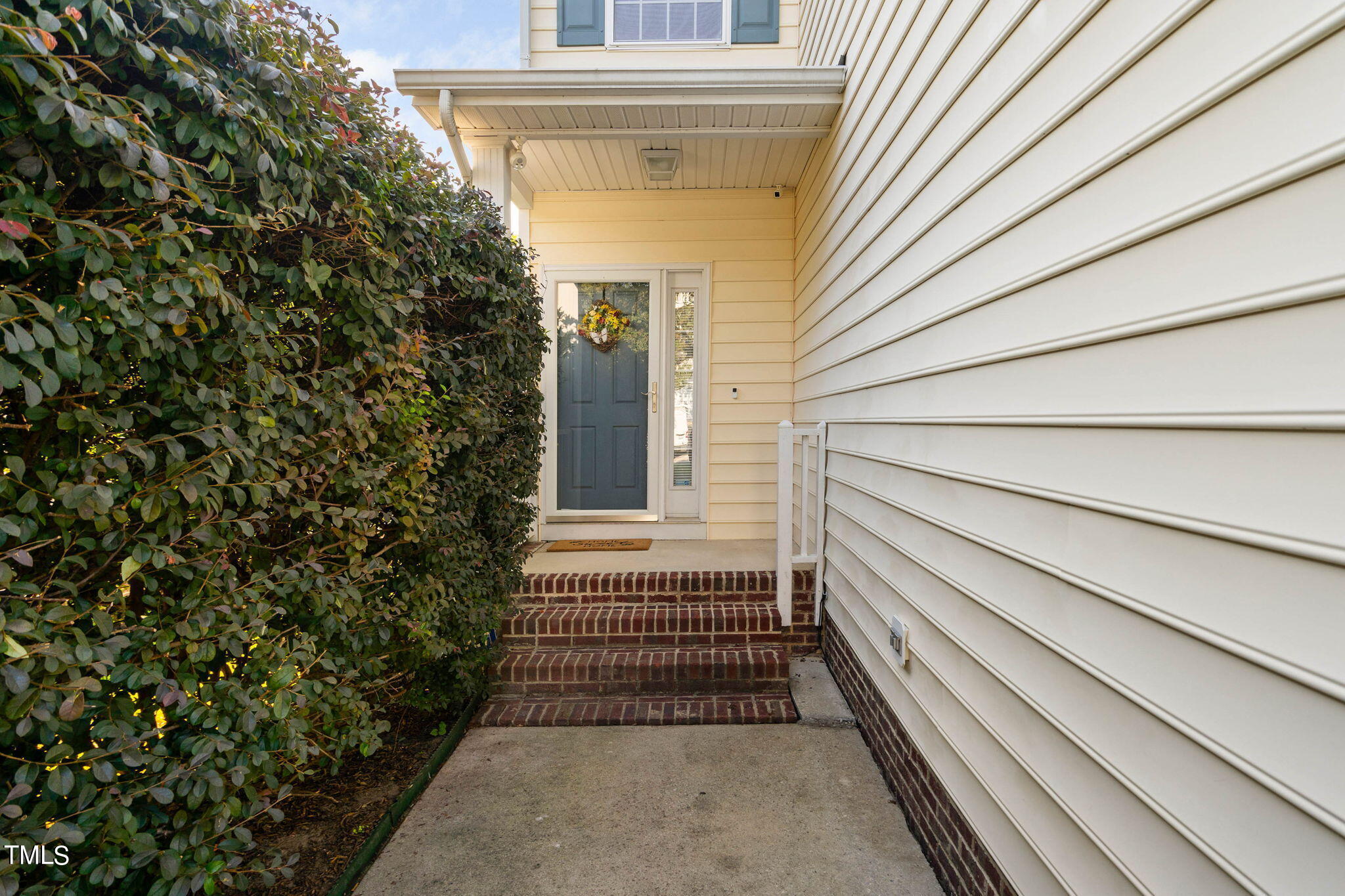 5517 Creekdale Circle Raleigh, NC 27612 - Photo 2 of 29 6-web-or-mls-5517-creekdale-cir