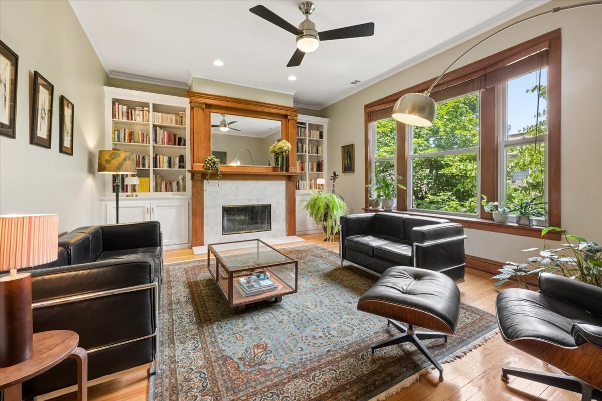 521 West Surf Street, Unit 3 Chicago, IL 60657 - Photo 3 of 20