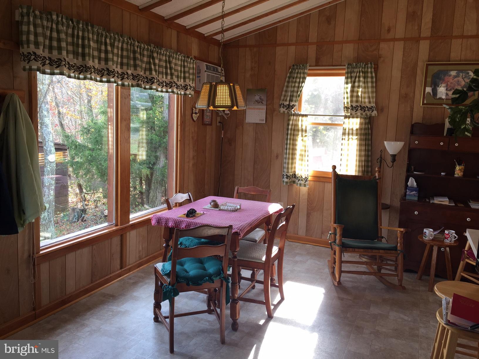 987 Fairbee Road Berkeley Springs, WV 25411 - Photo 18 of 30 Dining Room