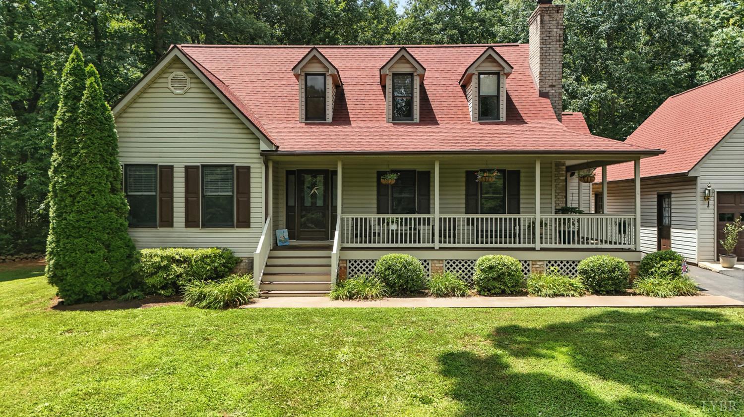 a view of a house with garden and yard