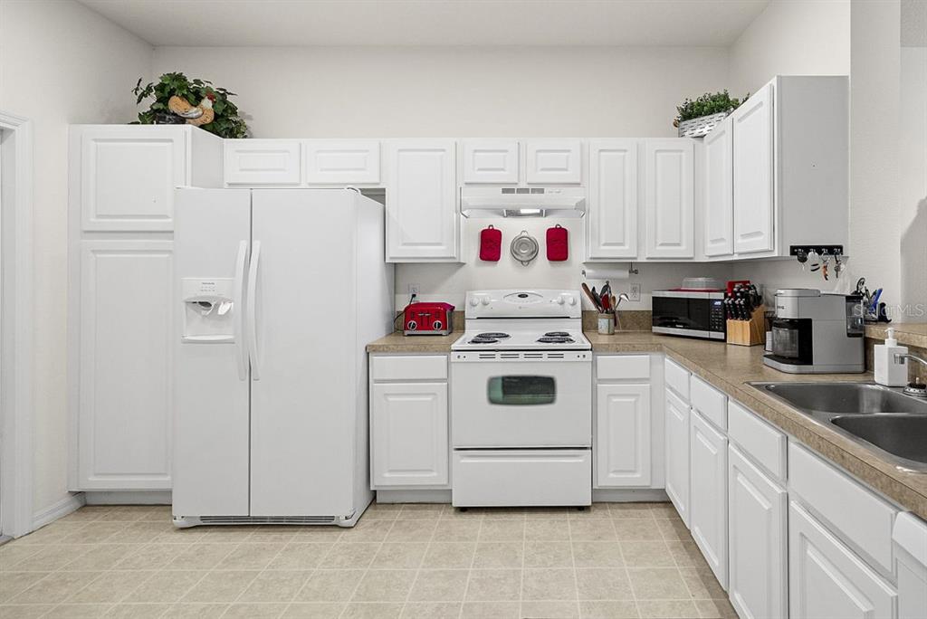 660 Spring Lake Circle Tarpon Springs, FL 34688 - Photo 10 of 44