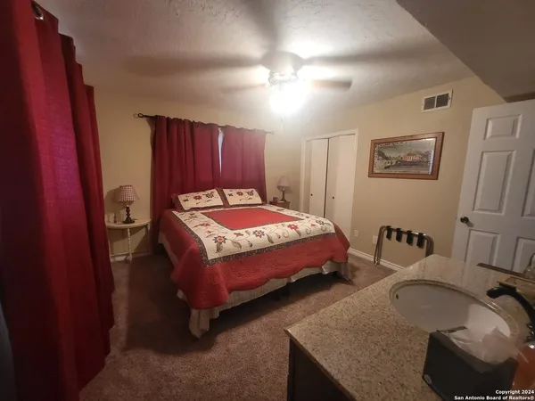 $2,300 | 108 Oak Crest, Canyon Lake, TX 78133