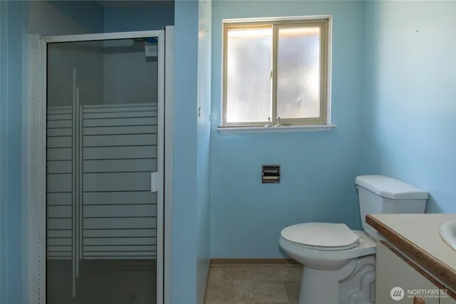 a bathroom with a toilet
