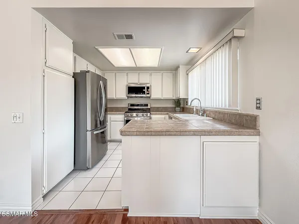 $4,050 | 576 Calle De Las Ovejas, Oak Park, CA 91377
