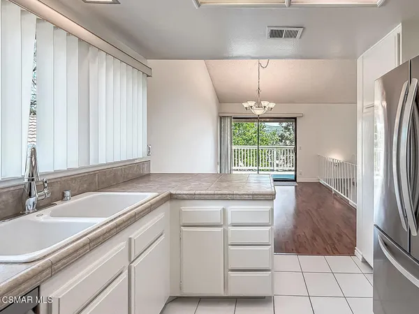 $4,050 | 576 Calle De Las Ovejas, Oak Park, CA 91377