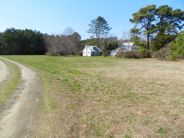 573 Possum Point Road Port Haywood, VA 23138 - Photo 7 of 22
